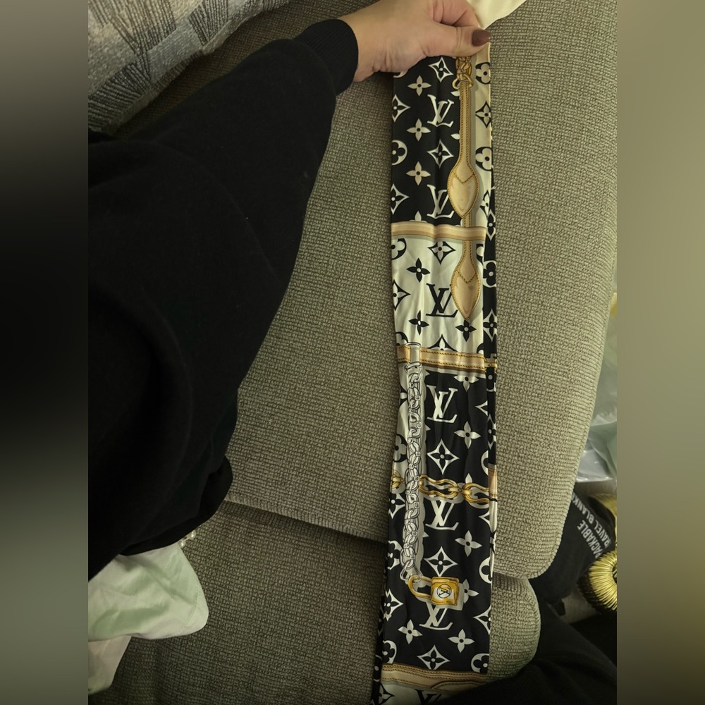 Louis Vuitton Luggage Bandeau
